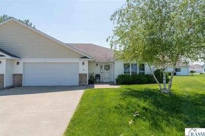 /international/us/15-sarah-circle-north-mankato-mn-110108467375/