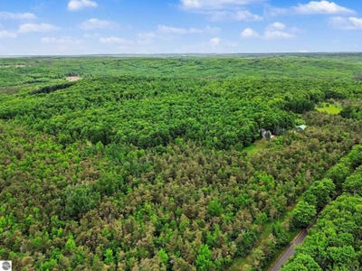 /international/us/vl-robinson-road-harbor-springs-mi-110108772961/