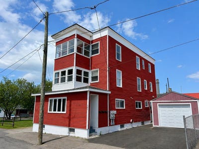 /international/us/107-strafford-street-berlin-nh-110108168289/