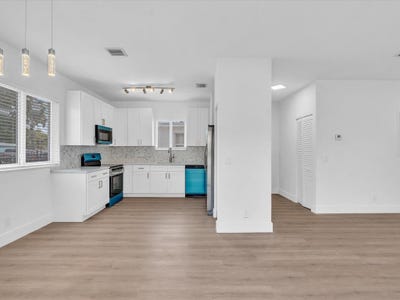 /international/us/2410-nw-43rd-street-miami-fl-110108095470/