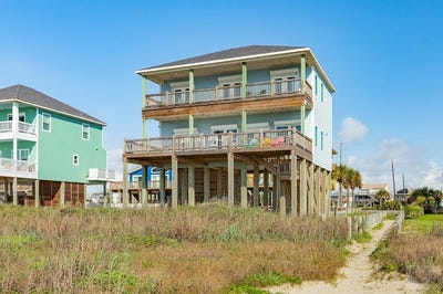 /international/us/22224-kennedy-drive-galveston-tx-110107463997/