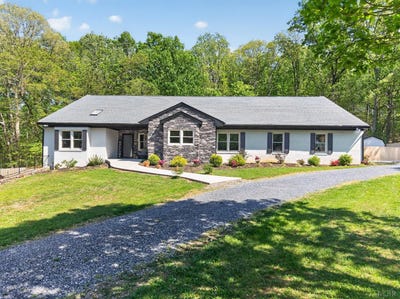 /international/us/1161-deer-creek-drive-bedford-va-110107408630/