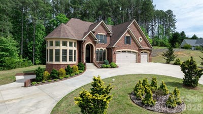 /international/us/4-royal-vista-way-granite-falls-nc-110107851800/