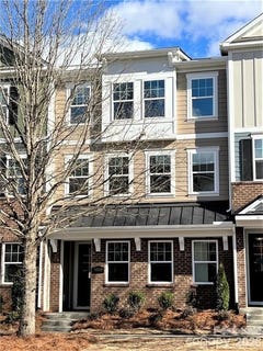 /international/us/16628-summers-walk-boulevard-davidson-nc-110106471309/