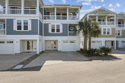 /international/us/313-red-lewis-drive-kure-beach-nc-110106790801/