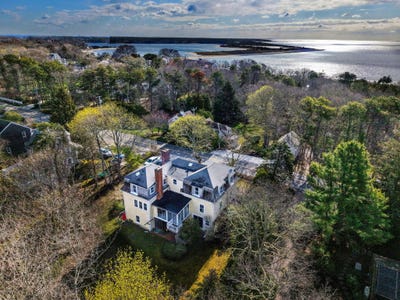 /international/us/1331-main-street-cotuit-ma-110107537234/
