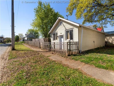 /international/us/301-division-street-huntington-wv-110107402845/