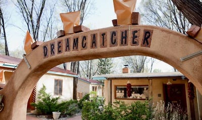 /international/us/416-lomita-lane-taos-nm-110108546718/