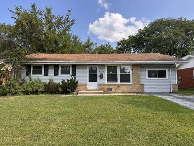 /international/us/3312-maple-lane-hazel-crest-il-110108743293/