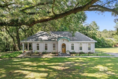 /international/us/8617-dyer-road-fairhope-al-110108988245/