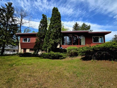 /international/us/612-silver-lake-drive-portage-wi-110107994028/