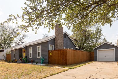 /international/us/1208-carolina-street-graham-tx-110104308486/