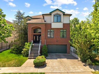 /international/us/240-center-street-richmondtown-ny-110108548491/