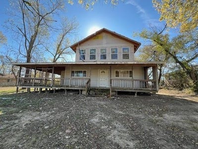 /international/us/213-w-main-street-pecan-gap-tx-110096060251/