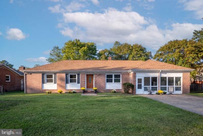 /international/us/239-darl-circle-colonial-beach-va-110120408796/