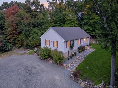 /international/us/107-sheep-pasture-road-port-jefferson-ny-110120580256/