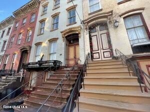 /international/us/17-ash-grove-place-albany-ny-110105797747/