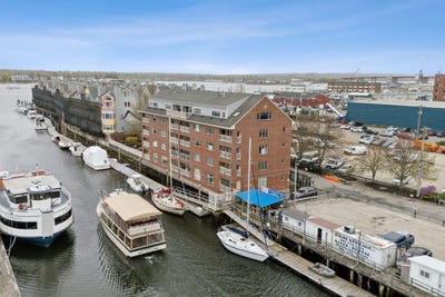 /international/us/709-chandlers-wharf-portland-me-110099881820/