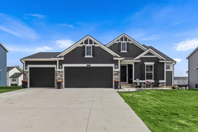 /international/us/1721-julienne-court-sw-byron-center-mi-110108296167/