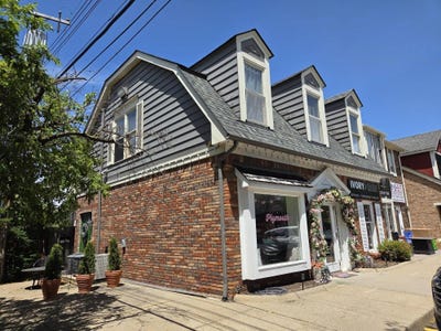 /international/us/963-w-ann-arbor-trail-plymouth-mi-110108534549/