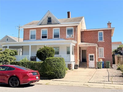 /international/us/82-84-montgomery-street-middletown-ny-110120608925/