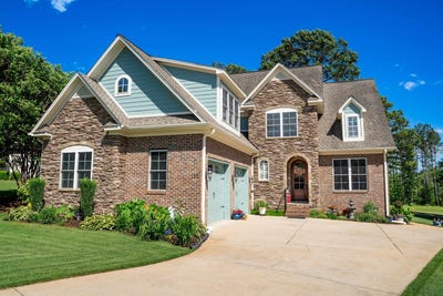 /international/us/132-bay-tree-court-inman-sc-110101453094/