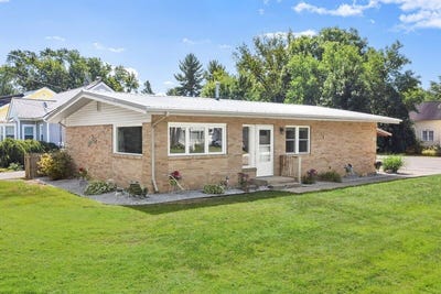 /international/us/20-river-street-coopersville-mi-110100776118/
