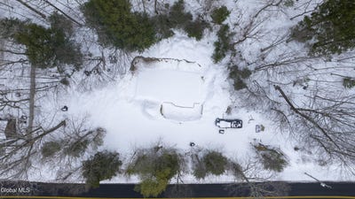 /international/us/4120-s-creek-road-middle-grove-ny-110104975652/