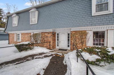 /international/us/125-kennedy-drive-south-burlington-vt-110105877730/