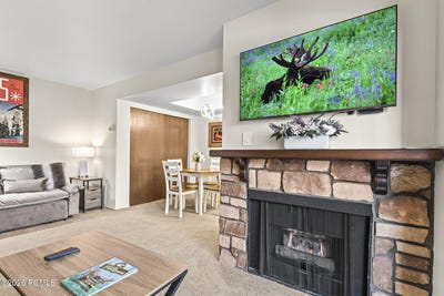 /international/us/6861-n-2200-w-park-city-ut-110108910934/