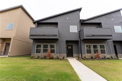 /international/us/2180-w-million-lane-fayetteville-ar-110107478270/
