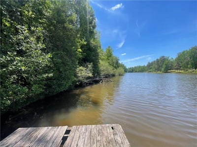 /international/us/615-the-bear-boulevard-tamassee-sc-110108166255/