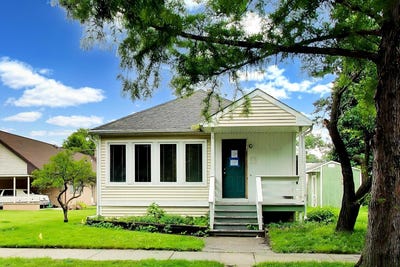 /international/us/2451-maple-street-river-grove-il-110109191496/