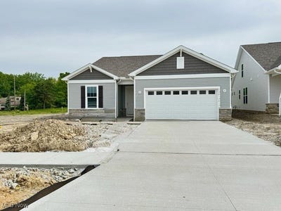 /international/us/423-clipper-court-avon-lake-oh-110099796019/