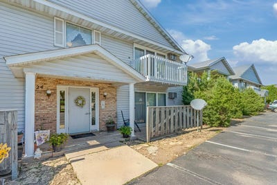 /international/us/16-w-klubertanz-drive-sun-prairie-wi-110108660865/