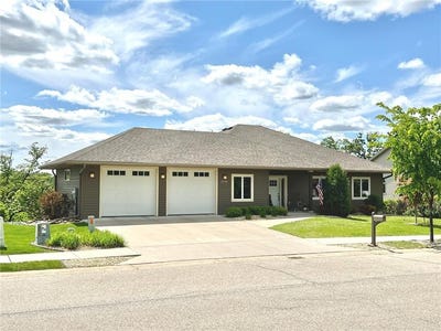 /international/us/2774-pine-ridge-boulevard-red-wing-mn-110099828625/