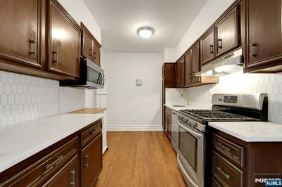 /international/us/100-e-palisade-avenue-englewood-nj-110106585134/