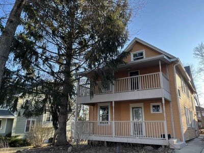 /international/us/409-s-prairie-street-stoughton-wi-110099044678/