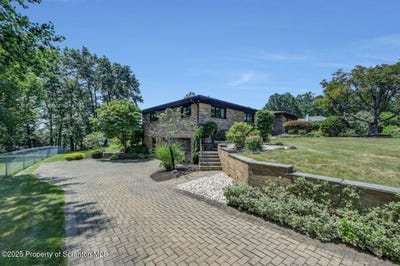 /international/us/446-kennedy-drive-archbald-pa-110101297251/