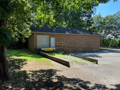 /international/us/151-lee-street-forest-city-nc-110100900255/?lang=en