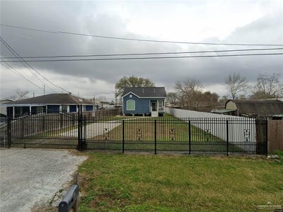 /international/us/707-n-magnolia-street-highlands-tx-110120576698/