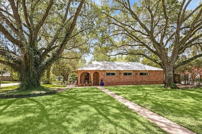 /international/us/302-strickland-avenue-eagle-lake-tx-110101317868/