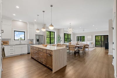 /international/us/5754-shady-oak-road-s-minnetonka-mn-110119930846/