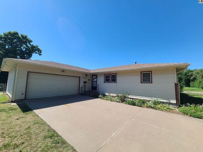 /international/us/515-n-pine-st-lindsborg-ks-110107965626/