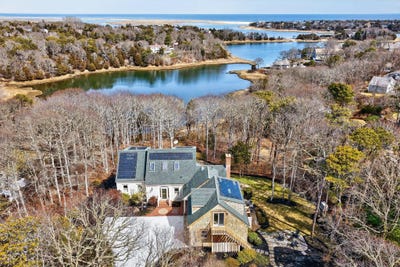 /international/us/7-little-cove-lane-orleans-ma-110107290369/
