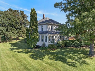 /international/us/3208-s-country-club-road-woodstock-il-110120107529/
