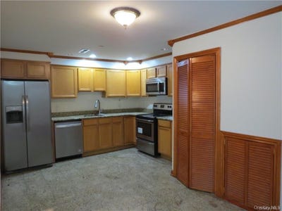 /international/us/2-e-main-street-middletown-ny-110108411356/