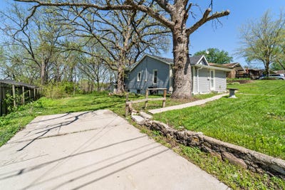 /international/us/320-e-gray-street-des-moines-ia-110107616641/