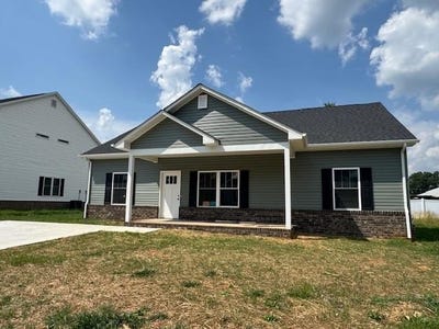 /international/us/467-north-ave-appomattox-va-110100512011/
