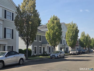 /international/us/22-fairgate-drive-stamford-ct-110108302861/
